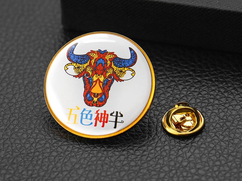 五色神牛徽章